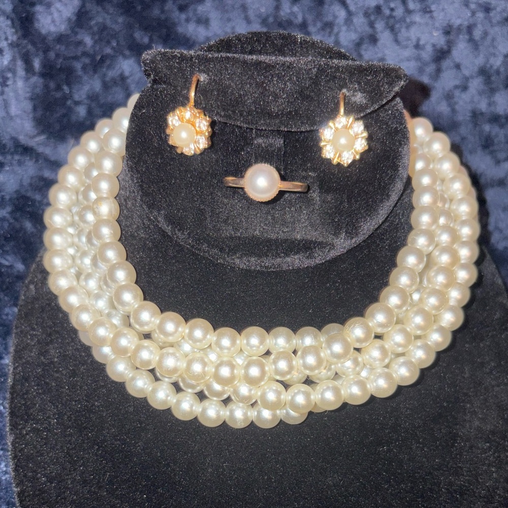 Elegant Pearl Jewelry Set